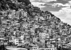 Lais Puzzle - Favela Cantagalo in Rio de Janeiro - Brasilien in schwarz weiß - 1.000 Teile