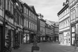 Lais Puzzle - Fachwerkhäuser, Wernigerode, Harz, Sachsen-Anhalt, Deutschland in schwarz weiß - 2.000 Teile