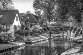 Lais Puzzle - Giethoorn - beliebtes Touristenziel, oft auch als "Holländisches Venedig" bezeichnet in schwarz weiß - 2.000 Teile