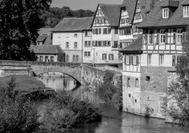 Lais Puzzle - In der Altstadt von Schwäbisch Hall am Kocher in schwarz weiß - 1.000 Teile