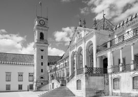 Lais Puzzle - Blick auf die alte Universität von Coimbra in schwarz weiß - 1.000 Teile