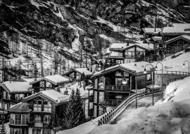 Lais Puzzle - fantastische Aussicht auf das Matterhorn von Zermatt aus in schwarz weiß - 1.000 Teile