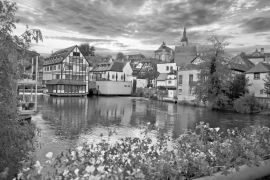 Lais Puzzle - Bamberg. Blick auf die Altstadt von Bamberg mit Brücken über die Regnitz in schwarz weiß - 2.000 Teile