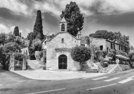 Lais Puzzle - Malerische Kirche in Saint-Paul-de-Vence, Côte d'Azur in schwarz weiß - 1.000 Teile