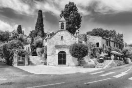 Lais Puzzle - Malerische Kirche in Saint-Paul-de-Vence, Côte d'Azur in schwarz weiß - 2.000 Teile