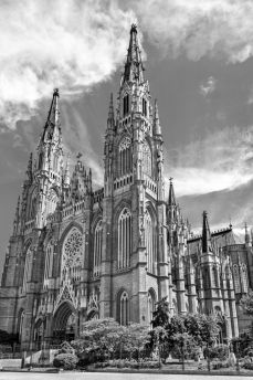 Lais Puzzle - Kathedrale der Unbefleckten Empfängnis in La Plata, Argentinien in schwarz weiß - 2.000 Teile
