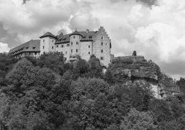 Lais Puzzle - Burg Rabenstein im Ahorntal, Fränkische Schweiz, Landkreis Bayreuth, Franken, Oberfranken, Bayern, Deutschland in schwarz weiß - 1.000 Teile