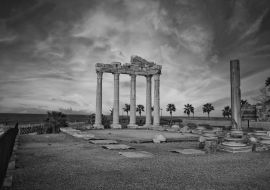 Lais Puzzle - Apollo-Tempel in schwarz weiß - 1.000 Teile