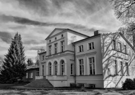 Lais Puzzle - erkner, deutschland - gerhart-hauptmann-museum in schwarz weiß - 1.000 Teile