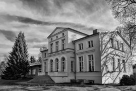 Lais Puzzle - erkner, deutschland - gerhart-hauptmann-museum in schwarz weiß - 2.000 Teile