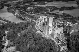 Lais Puzzle - Luftaufnahme des Schlosses in der Gemeinde Strecno in der Slowakei in schwarz weiß - 2.000 Teile