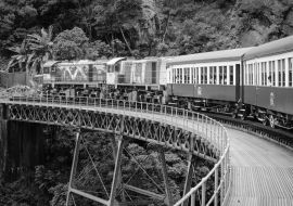 Lais Puzzle - Kuranda Scenic Train, Queensland, Australien in schwarz weiß - 1.000 Teile