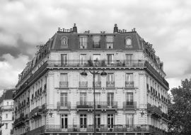 Lais Puzzle - Paris, typische Fassade und Fenster, schönes Gebäude in der Rue Reaumur in schwarz weiß - 1.000 Teile