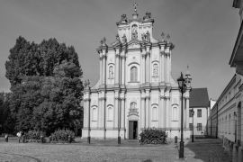 Lais Puzzle - Kosciol Wizytek Visitationist Church of St. Joseph in der Krakowskie Przedmiescie Straße in der Altstadt von Warschau in Polen in schwarz weiß - 2.000 Teile