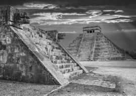 Lais Puzzle - Chichen Itza - Dämmerung mit Jaguar und Kukulkan-Tempel, Wahrzeichen von Mexiko in schwarz weiß - 1.000 Teile