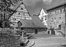 Lais Puzzle - Altes Spital von Bad Wimpfen, Baden-Württemberg in schwarz weiß - 500, 1.000 & 2.000 Teile