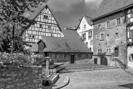 Lais Puzzle - Altes Spital von Bad Wimpfen, Baden-Württemberg in schwarz weiß - 2.000 Teile
