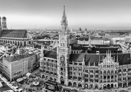 Lais Puzzle - Panorama München Innenstadt im Abendlicht in schwarz weiß - 500, 1.000 & 2.000 Teile
