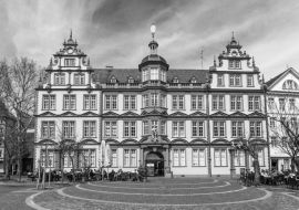 Lais Puzzle - Fassade des Gutenberg-Hauses in Mainz in schwarz weiß - 1.000 Teile
