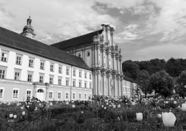 Lais Puzzle - Klosteranlage in Fürstenfeldbruck in schwarz weiß - 500, 1.000 & 2.000 Teile