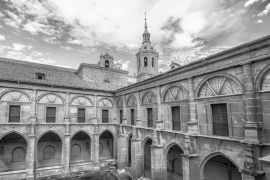 Lais Puzzle - Kloster von San Millan de Yuso in La Rioja, Spanien in schwarz weiß - 2.000 Teile