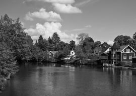 Lais Puzzle - Häuser am Fluss Motala in schwarz weiß - 500, 1.000 & 2.000 Teile