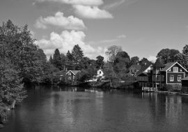 Lais Puzzle - Häuser am Fluss Motala in schwarz weiß - 1.000 Teile