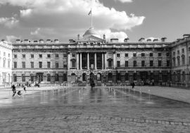 Lais Puzzle - Somerset House, Fleet Street, London in schwarz weiß - 1.000 Teile