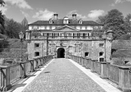 Lais Puzzle - Schloss Pyrmont in Bad Pyrmont, Deutschland in schwarz weiß - 500, 1.000 & 2.000 Teile