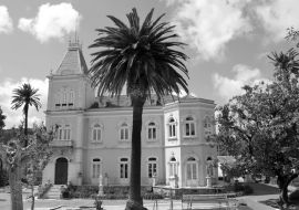 Lais Puzzle - Alte Villa in Alcobaca in schwarz weiß - 1.000 Teile