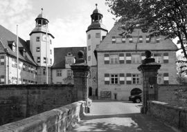 Lais Puzzle - Schloss Hersbruck in schwarz weiß - 500, 1.000 & 2.000 Teile