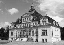 Lais Puzzle - Das Schloss in Uebigau in schwarz weiß - 500, 1.000 & 2.000 Teile