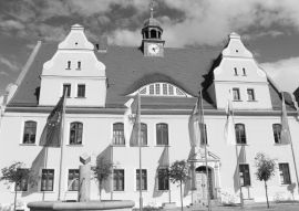 Lais Puzzle - Rathaus in Doberlug-Kirchhain in schwarz weiß - 500, 1.000 & 2.000 Teile