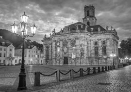 Lais Puzzle - Ansicht der Kirche in Saarbrücken, Deutschland. in schwarz weiß - 500, 1.000 & 2.000 Teile