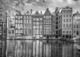 Lais Puzzle - Alte Gebäude in Amsterdam in schwarz weiß - 500, 1.000 & 2.000 Teile