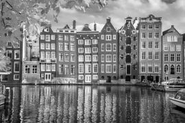 Lais Puzzle - Alte Gebäude in Amsterdam in schwarz weiß - 2.000 Teile