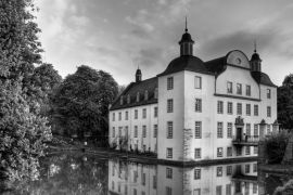 Lais Puzzle - Ruhrgebiet Schloss Borbeck, Essen in schwarz weiß - 2.000 Teile