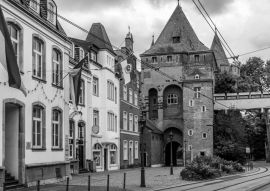 Lais Puzzle - Neuss - am Obertor in schwarz weiß - 500, 1.000 & 2.000 Teile