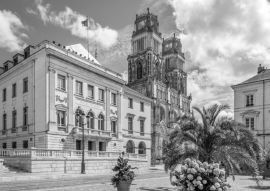Lais Puzzle - Rathaus mit Kathedrale Sainte Croix d Orleans, Orleans in schwarz weiß - 500, 1.000 & 2.000 Teile