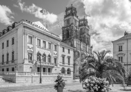 Lais Puzzle - Rathaus mit Kathedrale Sainte Croix d Orleans, Orleans in schwarz weiß - 1.000 Teile