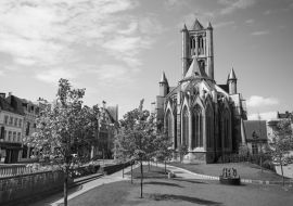 Lais Puzzle - Blick auf die St.-Nikolaus-Kirche in Gent, Belgien in schwarz weiß - 1.000 Teile
