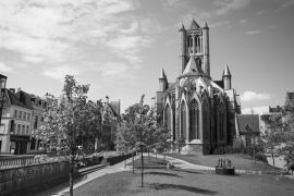 Lais Puzzle - Blick auf die St.-Nikolaus-Kirche in Gent, Belgien in schwarz weiß - 2.000 Teile