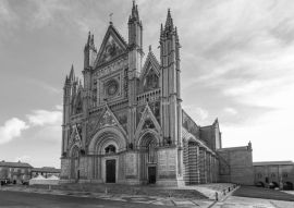 Lais Puzzle - Mittelalterliche Kathedrale in Orvieto, Umbrien, Italien in schwarz weiß - 500, 1.000 & 2.000 Teile