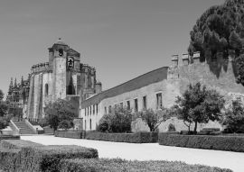 Lais Puzzle - Tempelritterburg von Tomar in Portugal in schwarz weiß - 500, 1.000 & 2.000 Teile