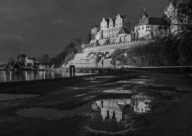 Lais Puzzle - Schloss Bernburg in der Abenddämmerung in schwarz weiß - 500, 1.000 & 2.000 Teile