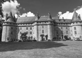Lais Puzzle - Schlösser in Frankreich - Schloss von Madame de Pompadour, Frankreich in schwarz weiß - 500, 1.000 & 2.000 Teile