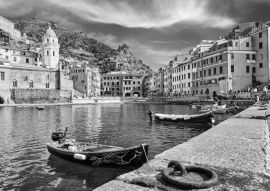 Lais Puzzle - Vernazza in schwarz weiß - 500, 1.000 & 2.000 Teile