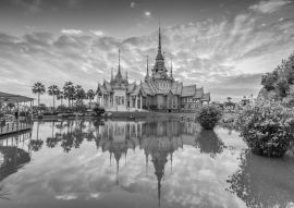 Lais Puzzle - Non Khum Tempel; Der Tempel von Sondej Toh in Thailand in schwarz weiß - 500, 1.000 & 2.000 Teile