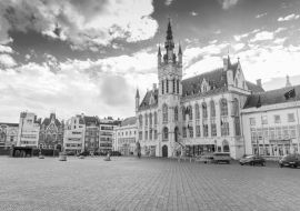 Lais Puzzle - Sint Niklaas, Belgien: Rathaus in schwarz weiß - 1.000 Teile