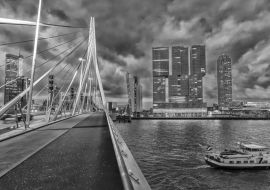 Lais Puzzle - Skyline von Rotterdam. Schöne Aussicht nach Sonnenuntergang in schwarz weiß - 1.000 Teile